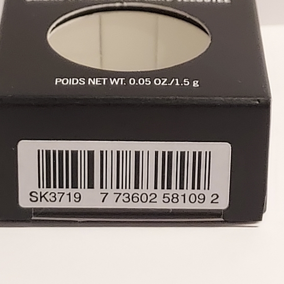 MAC Powder Kiss Soft Matte Eye Shadow *FALL IN LOVE* / .05 oz / New in box - Picture 5 of 5